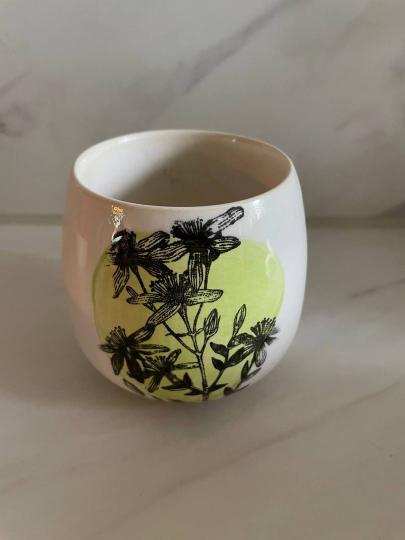 Beker met bloemen