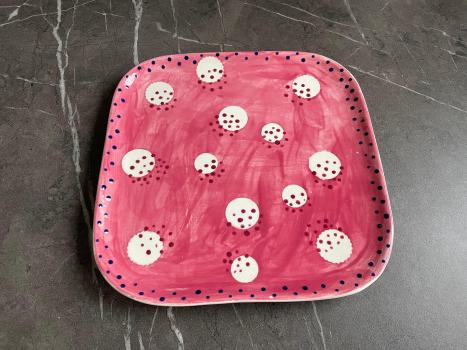 Vierkante schaal met cirkels en puntjes