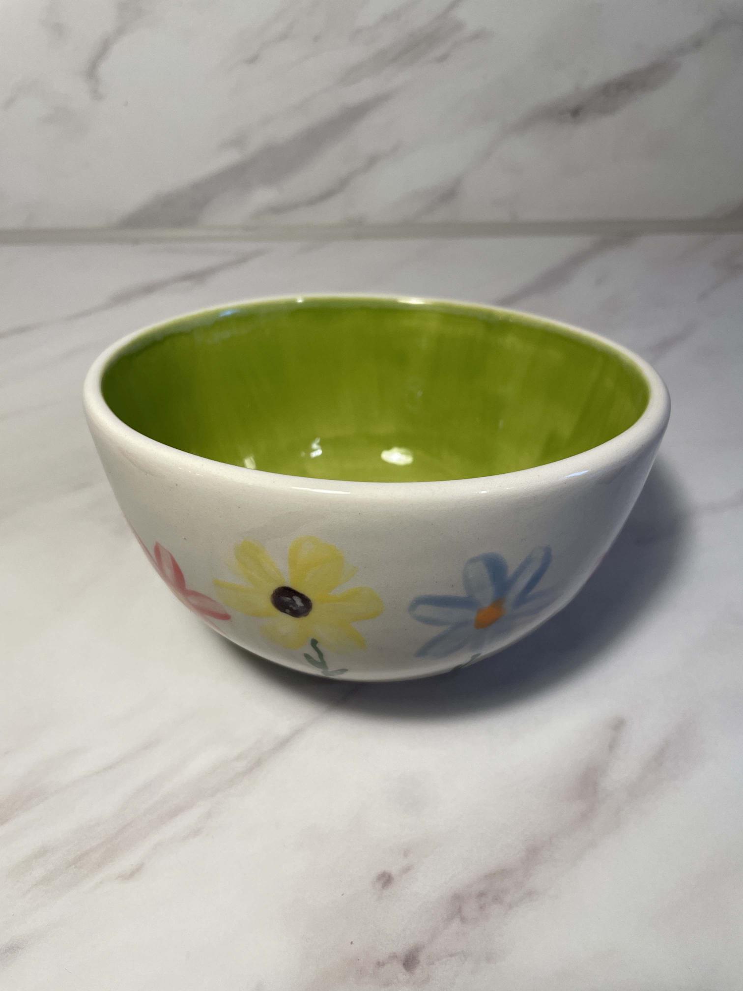 Kom met bloemen buiten